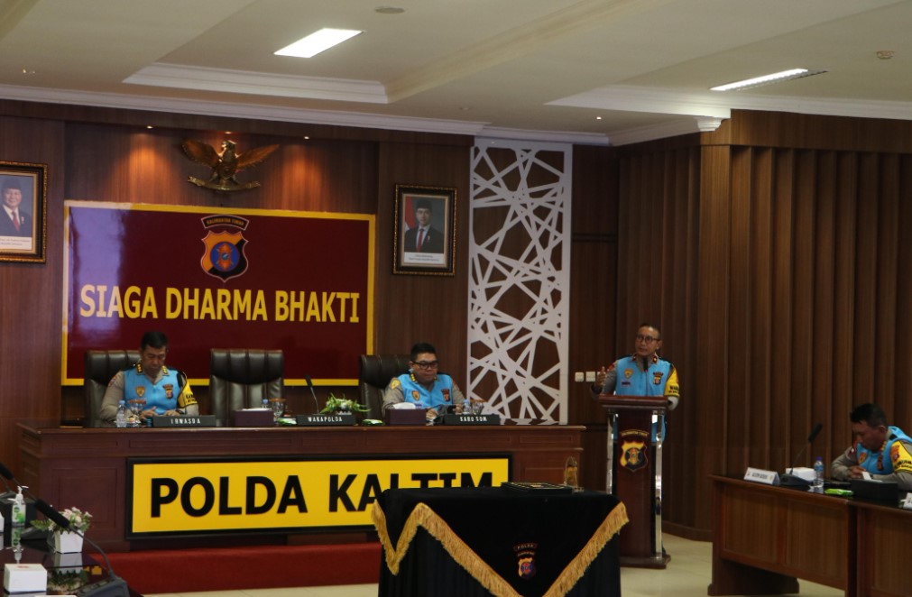 Penandatanganan Pakta Integritas dan Sumpah Seleksi Bakomsus Polri Bidang P3GKM di Polda Kaltim 2 waka3