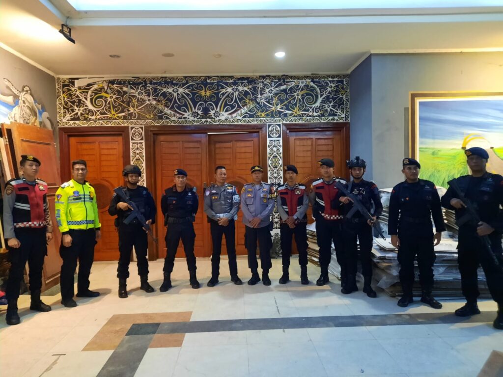Jaga Kondusivitas Keamanan Pada Masa Sidang Pleno PPK Pilkada 2024, Polres Bontang Gelar Patroli Gabungan WhatsApp Image 2024 12 01 at 12.13.10