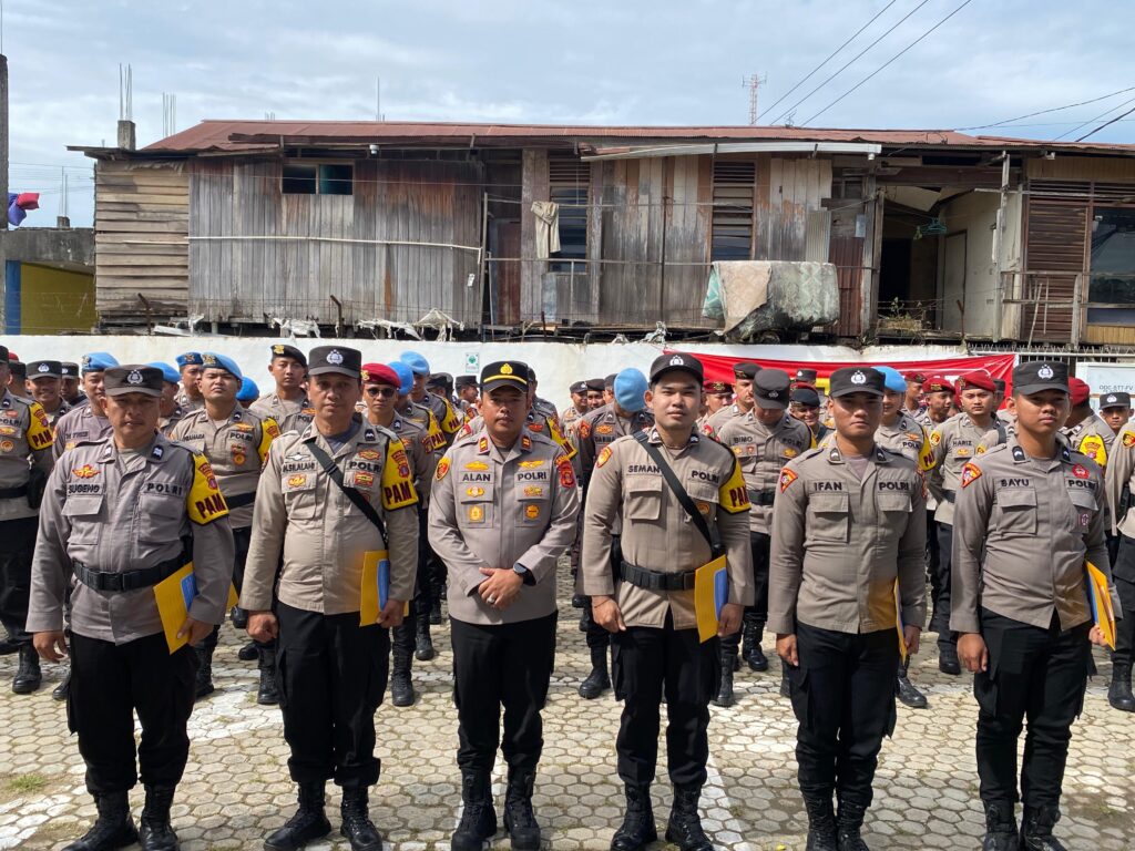 Polsek Sangatta Utara Gelar Apel Pelepasan Personel BKO Polda Kaltim Usai Pengamanan TPS Pilkada 2024 WhatsApp Image 2024 12 02 at 08.19.41 672088da