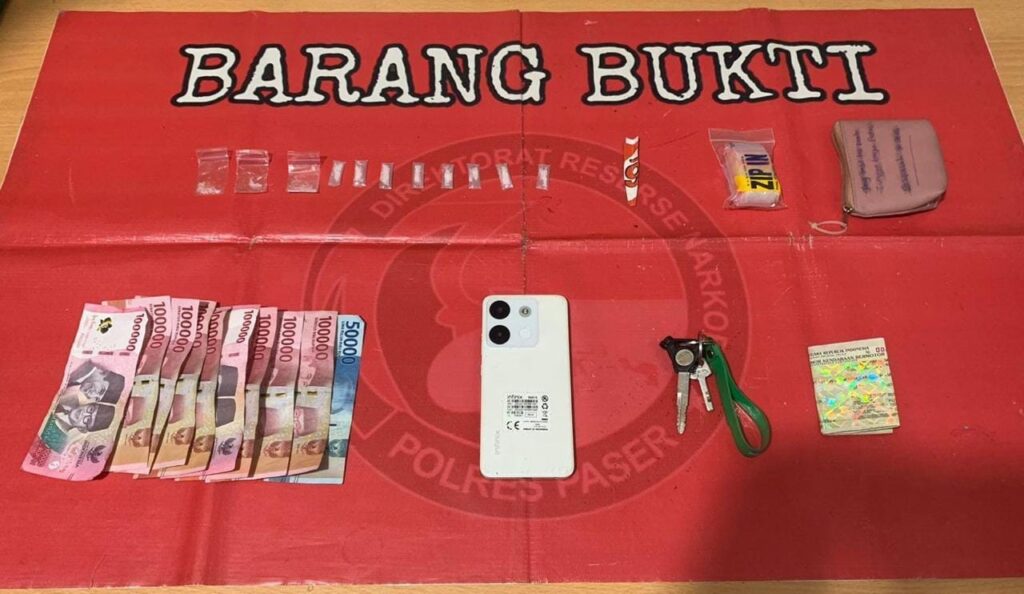 Sat Resnarkoba Polres Paser Gagalkan Peredaran Sabu, Amankan Tersangka dan Barang Bukti WhatsApp Image 2024 12 03 at 11.40.13 757923e4