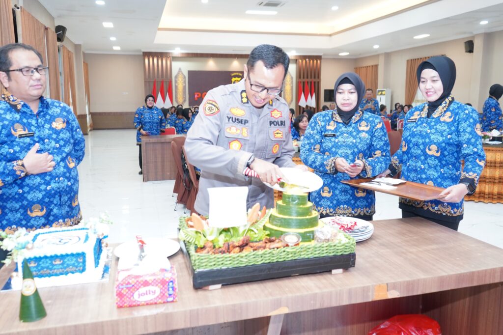 Polda Kaltim Gelar Syukuran HUT Korpri ke-53 dengan Semangat Kebersamaan WhatsApp Image 2024 12 06 at 11.52.27 78824e7a