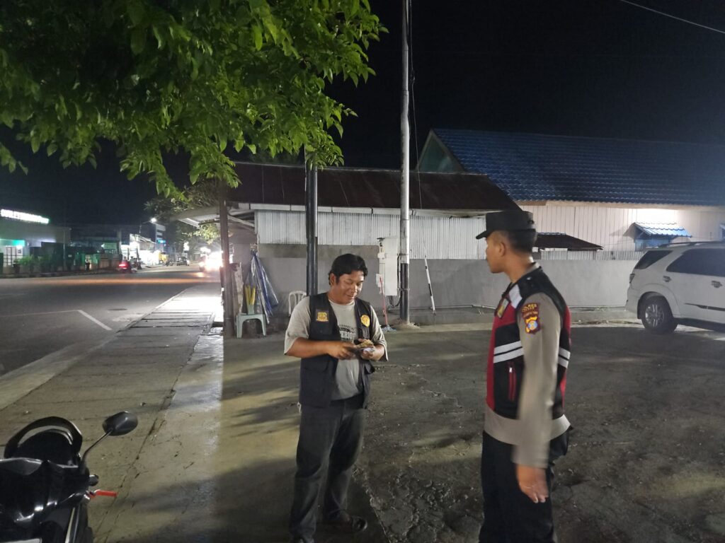 Ciptakan Sitkamtibmas Aman dan Kondusif, Personil Polsek Tanah Grogot Intensifkan Patroli Sambang pada Malam Hari WhatsApp Image 2024 12 08 at 11.08.08