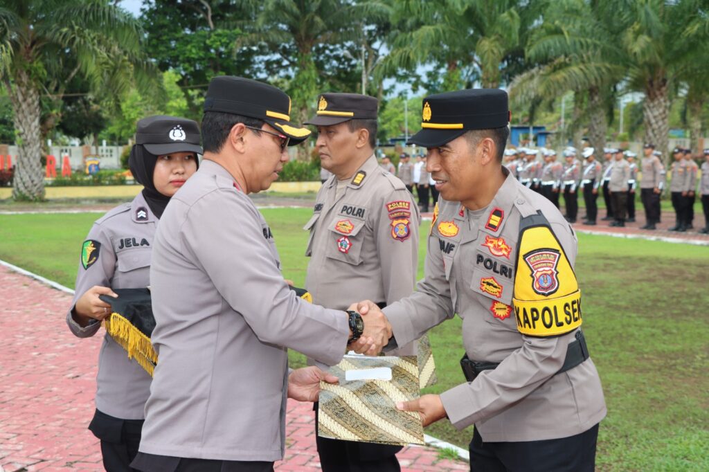 Atas Dedikasi dan Prestasi dalam Bertugas, 57 Personel Polres PPU Raih Penghargaan WhatsApp Image 2024 12 09 at 10.57.55
