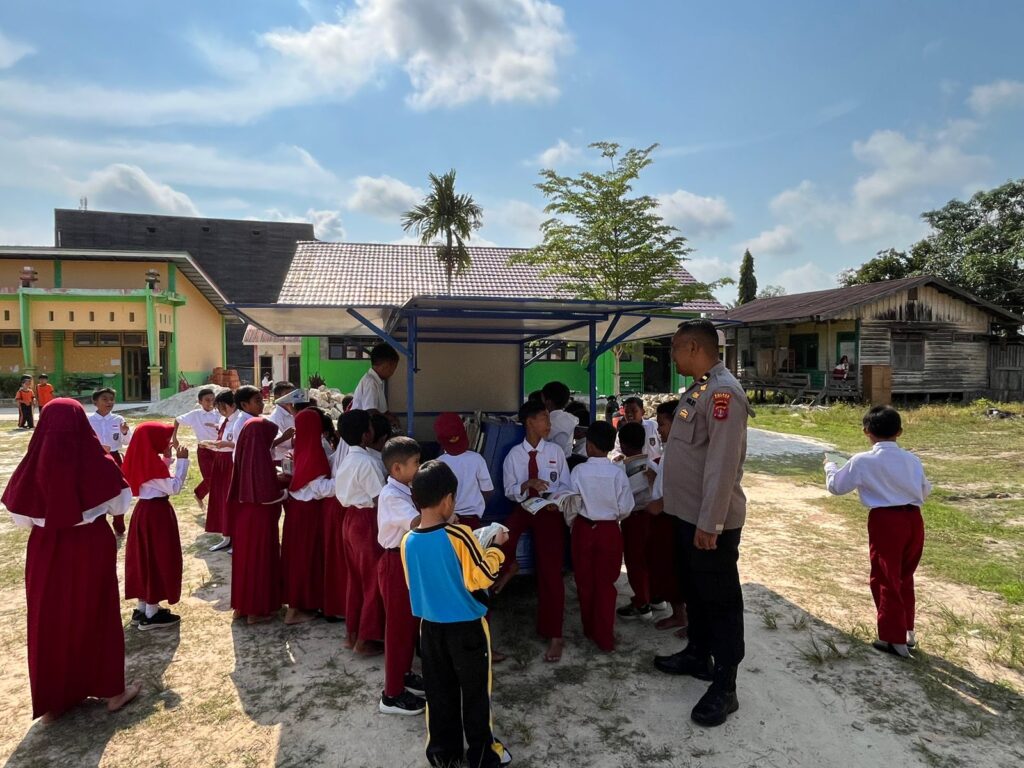 Polres Bontang Tingkatkan Literasi Generasi Muda Melalui Program Bentor Cerdas WhatsApp Image 2024 12 11 at 11.25.50 1799f0ef