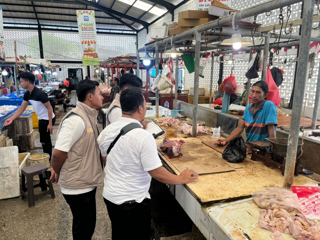Dukung Program Asta Cita, Polda Kaltim Gelar Sosialisasi Pencegahan Penyelundupan Bapokting di Pasar Tradisional WhatsApp Image 2024 12 12 at 10.00.59 83304ea2