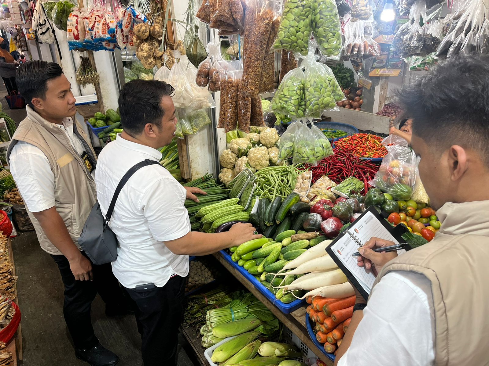 Dukung Program Asta Cita, Polda Kaltim Gelar Sosialisasi Pencegahan Penyelundupan Bapokting di Pasar Tradisional 1 WhatsApp Image 2024 12 12 at 10.00.59 da0340bd