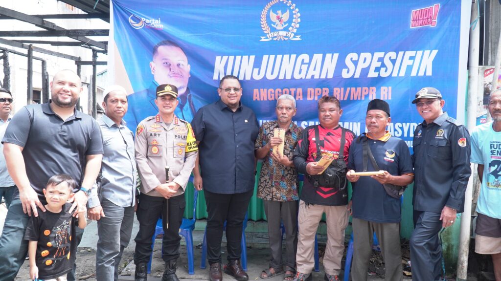 Kapolresta Samarinda Dampingi Anggota DPR RI, Tinjau Lokasi Kebakaran di Loa Janan Ilir WhatsApp Image 2024 12 18 at 06.59.04 881a9512