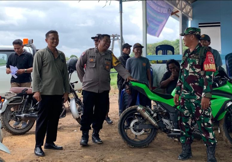 Polsek Sangasanga Bersama TNI dan Pemerintah Kecamatan Gelar Patroli Gabungan Jaga Keamanan Pasca Pilkada WhatsApp Image 2024 12 18 at 07.17.52 96bf917f