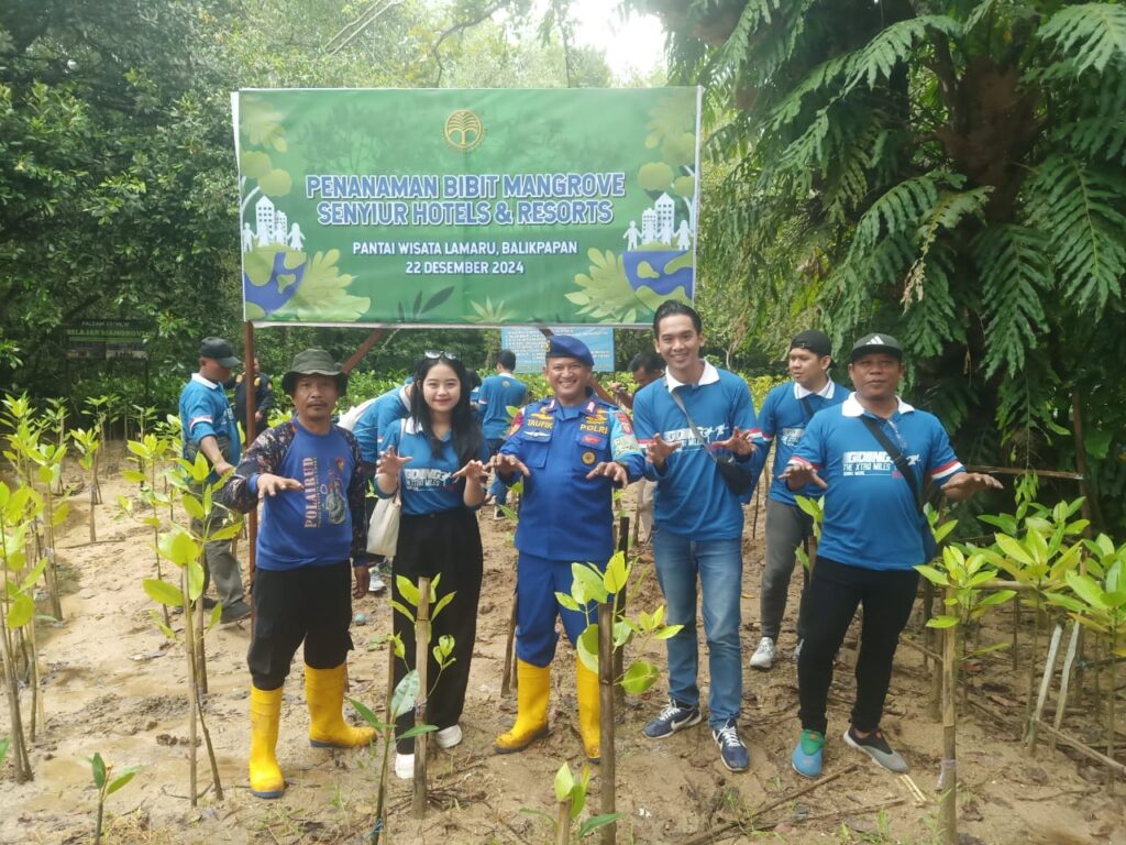 Personel Ditpolairud Polda Kaltim Gelar Penanaman Mangrove dan Berikan Bantuan kepada Warga Pesisir Lamaru dalam Peringatan Hari Ibu WhatsApp Image 2024 12 22 at 13.35.41 905e3e35