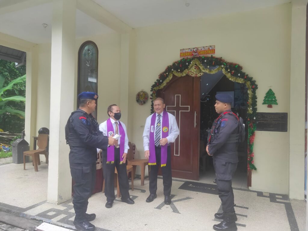 Sat Brimob Polda Kaltim Tingkatkan Pengamanan Gereja di Balikpapan Menjelang Natal 2024 dan Tahun Baru 2025 WhatsApp Image 2024 12 22 at 14.18.02 ec019cbd