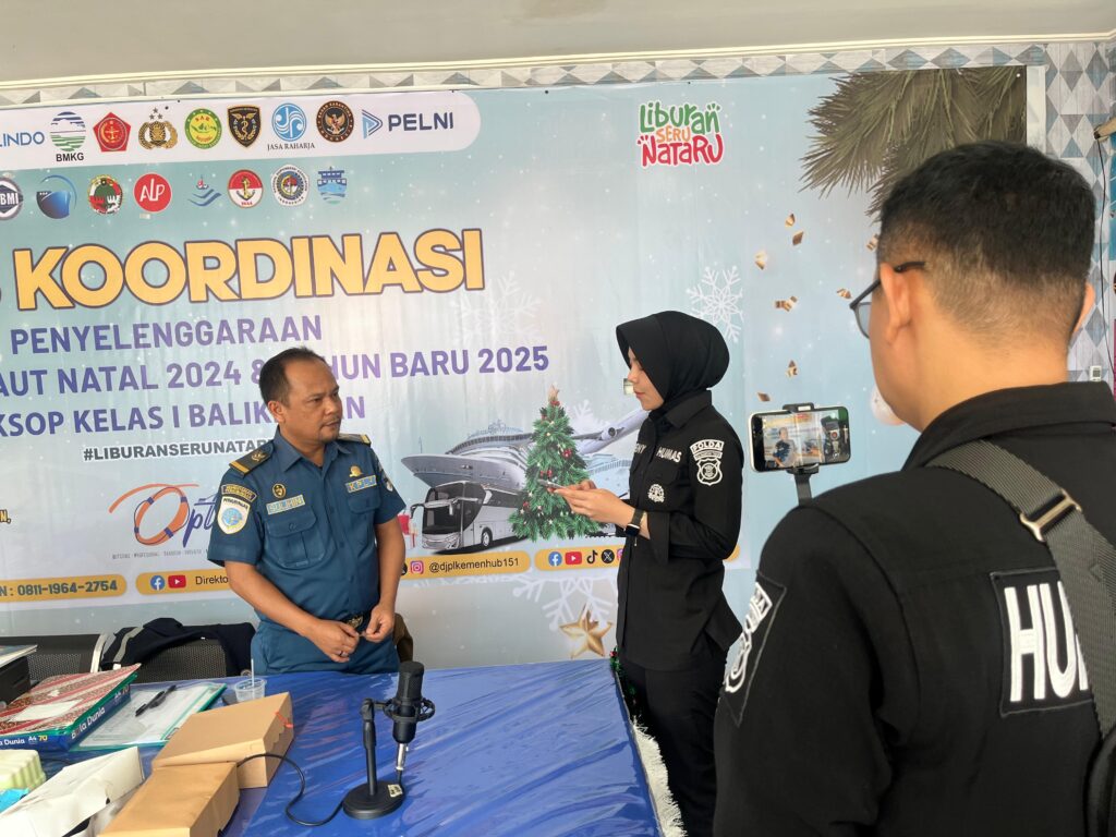 Pantau Sitkamtibmas Terkini, Satgas Humas Ops Lilin Mahakam 2024 Laksanakan Live Report di Pelabuhan Semayang Balikpapan WhatsApp Image 2024 12 23 at 11.30.17 fcbcb039