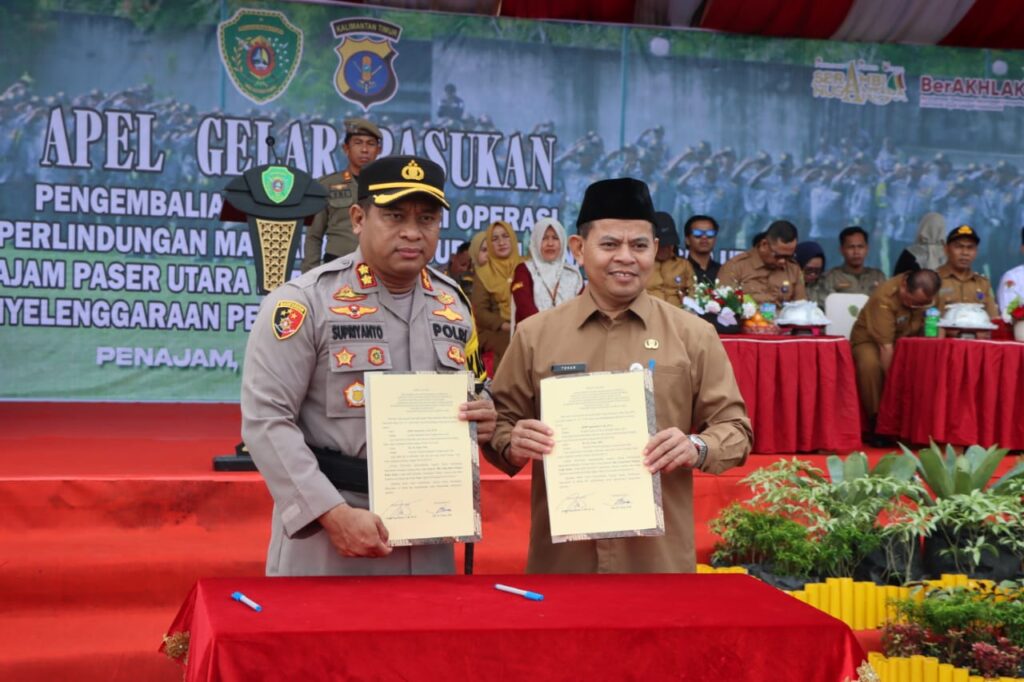 Kapolres PPU Serahkan BKO Personil Satlinmas dalam Pengamanan Pilkada kepada Pemkab PPU WhatsApp Image 2024 12 24 at 12.06.53