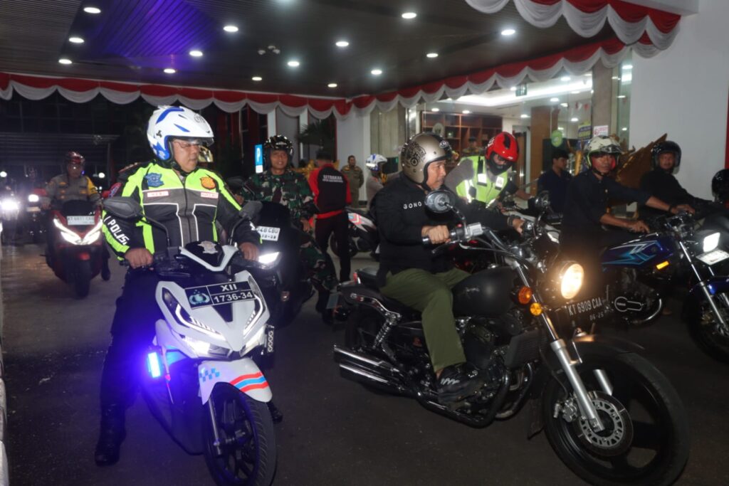 Gelar Pengamananan Ibadah Malam Natal 2024, Polres Kukar Laksanakan Patroli Gabungan bersama Forkopimda Kab.Kukar WhatsApp Image 2024 12 25 at 10.50.28
