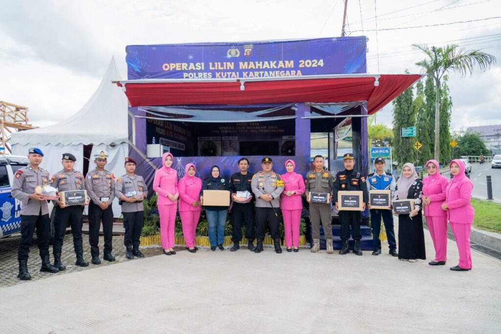 Kapolres Kukar Tinjau Kesiapan Pos Pengamanan dan Pos Terpadu Nataru 2024 WhatsApp Image 2024 12 26 at 11.20.47 3ee8f6a3