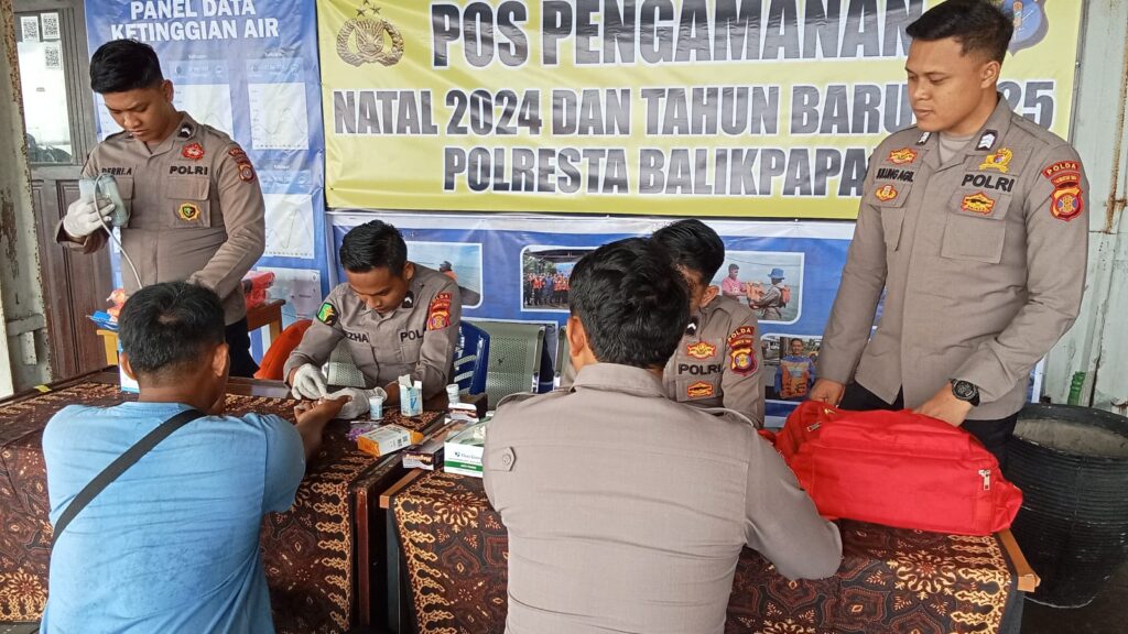 Pastikan Kesehatan Personil Selalu dalam Keadaan Prima pada Ops.Lilin Mahakam 2024, Sub Satgas Dokkes Polda Kaltim beri Pelayanan Kesehatan di Lingkungan Pospam Polresta Balikpapan WhatsApp Image 2024 12 28 at 11.29.51