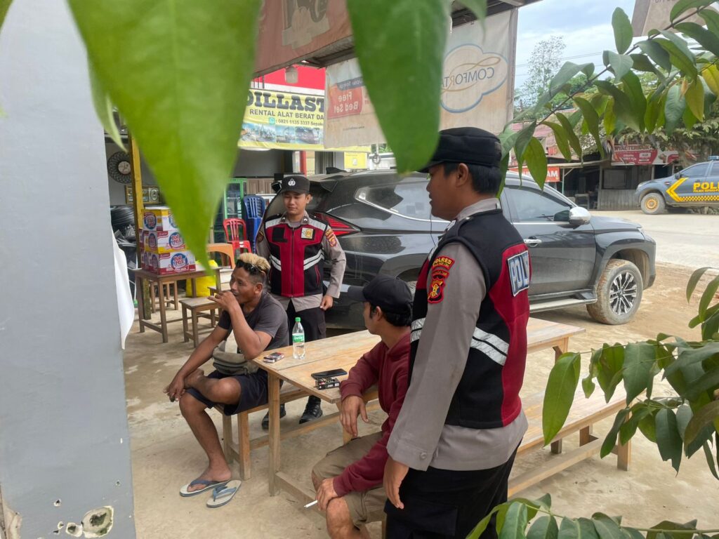 Polsek Sepaku Tingkatkan Kamtibmas Melalui Patroli KRYD WhatsApp Image 2024 12 29 at 14.11.35 074e7e0c
