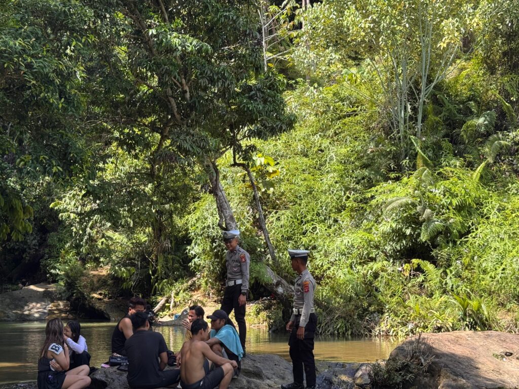 Laksanakan Patroli Objek Wisata, Polres Mahakam Ulu Sampaikan Himbauan Keselamatan kepada Masyarakat WhatsApp Image 2024 12 29 at 14.24.10 e42eb417