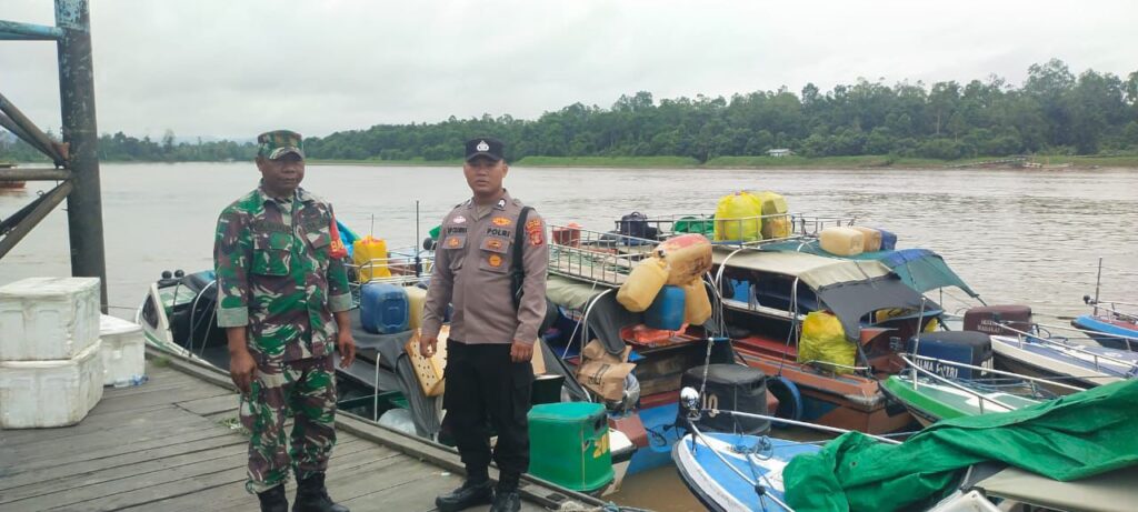 Personel Pospol Tering Pastikan Pengamanan Arus Mudik Nataru 2024 di Pelabuhan Tering Berjalan Lancar WhatsApp Image 2024 12 30 at 13.39.19 b5cd08e4
