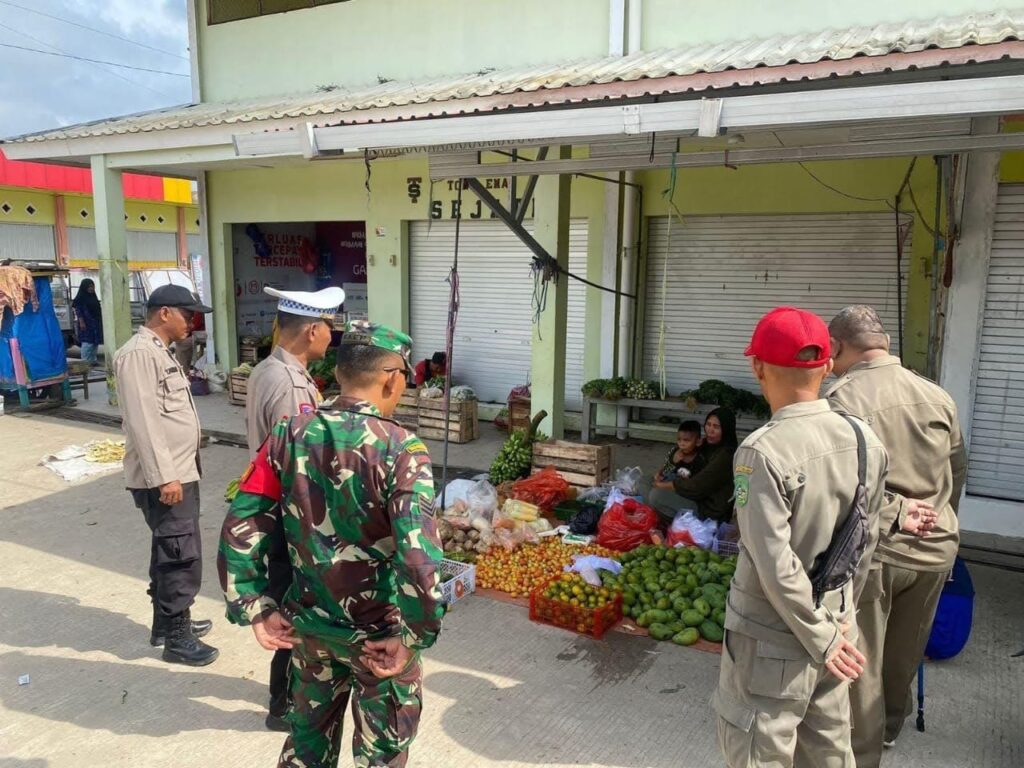 Polsek Samboja Gelar Patroli Dialogis, Jaga Kondusivitas Pasca Pilkada 2024 WhatsApp Image 2024 12 31 at 13.35.10 c5773407