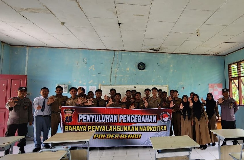 Polsek Maratua Edukasi Siswa SMA tentang Bahaya Narkoba dalam Sosialisasi Preventif berau