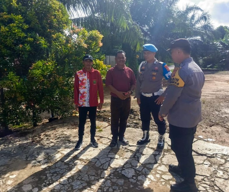 Pererat Hubungan dengan Masyarakat, Bhabinkamtibmas Polsek Bongan Lakukan Patroli Sambang kubar