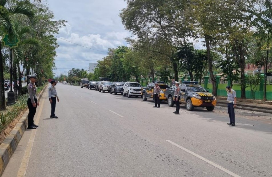 Satlantas Polres Paser Kawal Kelancaran Lalu Lintas Saat Rekapitulasi Suara Pilkada 2024 paser