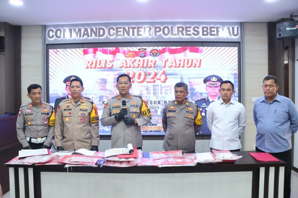 Gelar Press Release Akhir Tahun 2024, Kapolres Berau Sampaikan Capaian Kinerja Dalam Setahun Terakhir WhatsApp Image 2025 01 01 at 13.42.13