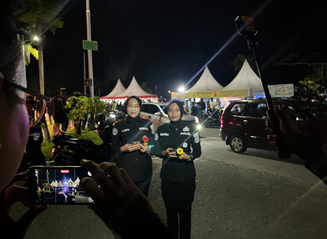 LIVE REPORT: Satgas Humas Ops.Lilin Mahakam Polda Kaltim Pastikan Situasi Aman Saat Detik-Detik Malam Pergantian Tahun Baru 2025 di Lapangan Merdeka Balikpapan WhatsApp Image 2025 01 01 at 14.01.36