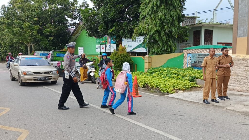 Satlantas Polres Paser Intensifkan Pengamanan dan Pengaturan Lalu Lintas di Tanah Grogot WhatsApp Image 2025 01 07 at 10.23.12 65f11d40