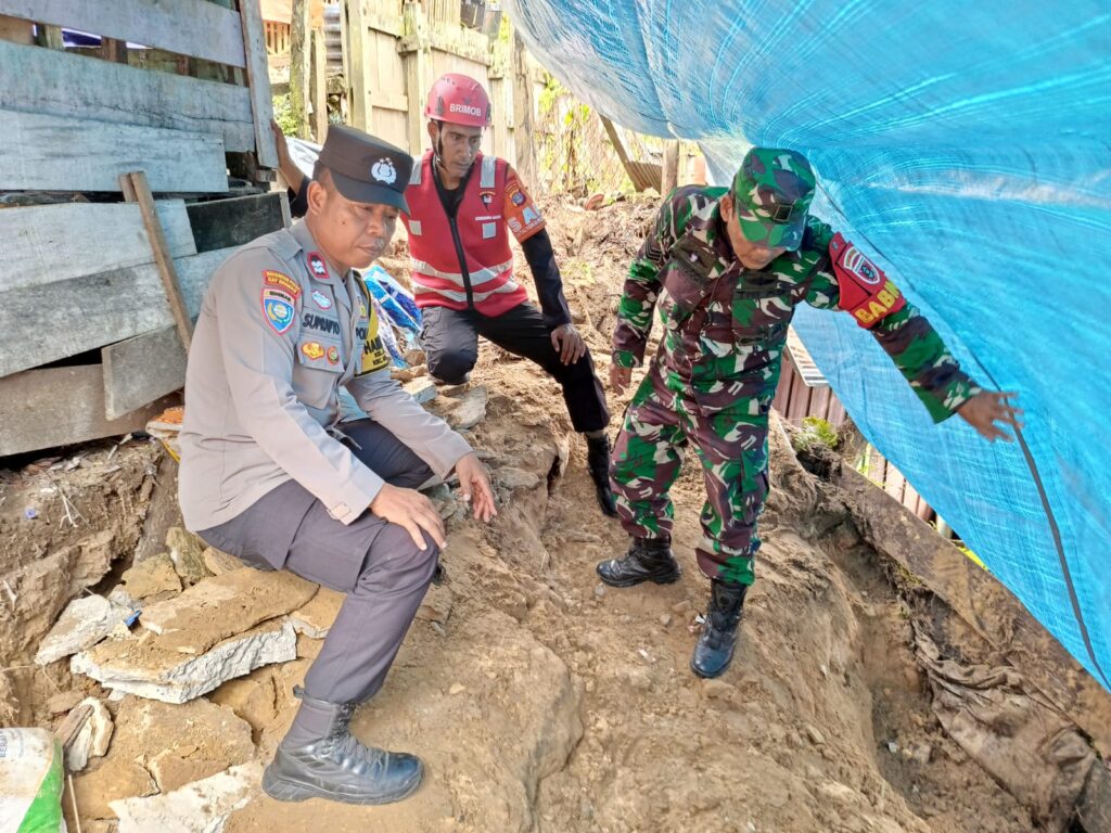 Sinergitas Tiga Pilar Evakuasi Tanah Longsor di Muara Rapak Balikpapan Utara WhatsApp Image 2025 01 14 at 15.59.22 3644cb1d