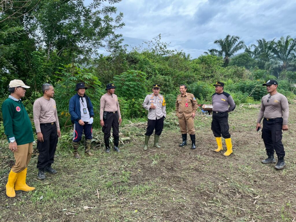 Polres Bontang Bersama Dinas Pertanian Kota Bontang Laksanakan Pembersihan Lahan untuk Penanaman Jagung Serentak WhatsApp Image 2025 01 15 at 12.55.15 31fead79