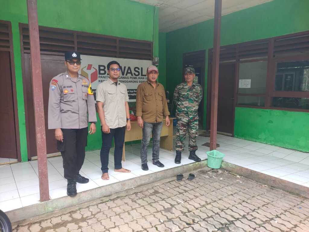 Patroli Sinergi Tiga Pilar, Polsek Tenggarong Seberang Pastikan Keamanan Pasca Pilkada Serentak 2024 WhatsApp Image 2025 01 17 at 11.06.39 1