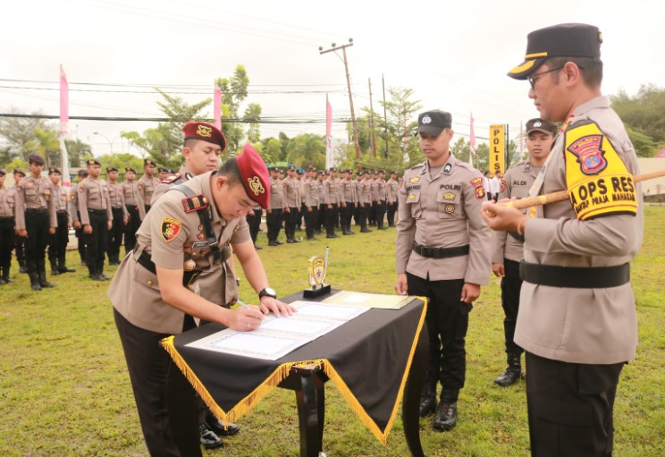 Rotasi Jabatan, Kapolres Berau Pimpin Sertijab Wakapolres dan Kasat Reskrim Polres Berau WhatsApp Image 2025 01 18 at 12.05.39