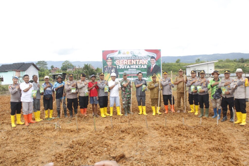 Dukung Program Asta Cita Presiden RI Dalam Ketahanan Pangan, Polres Mahulu Gelar Penanaman Jagung Massal WhatsApp Image 2025 01 21 at 15.12.35
