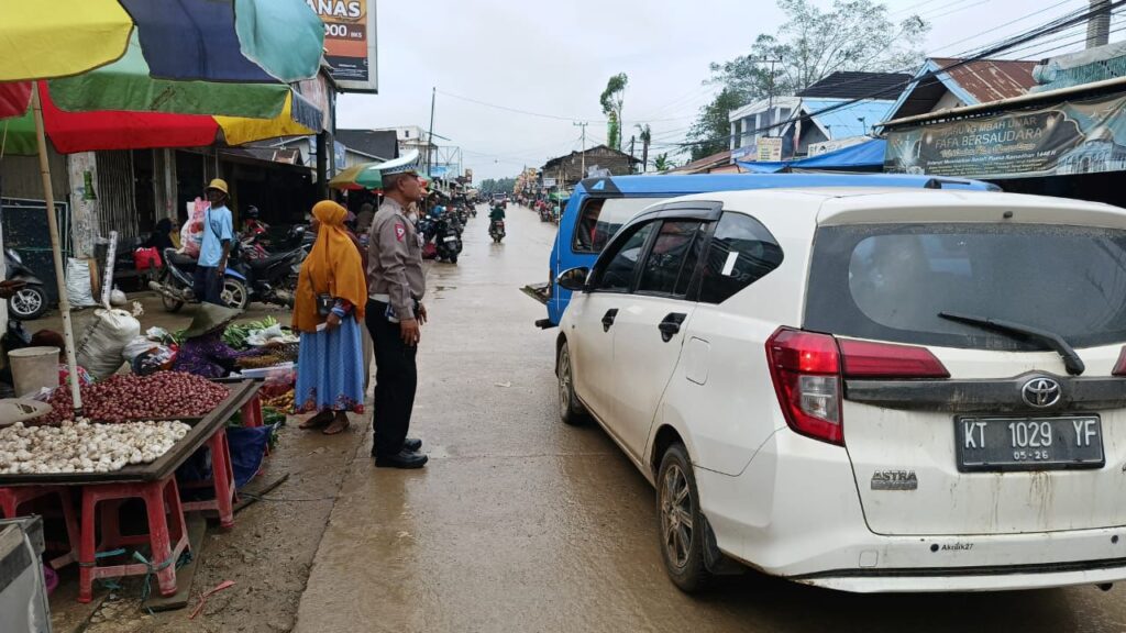Unit Sat Lantas Polsek Sepaku Perkuat Pengamanan dan Kelancaran Lalu Lintas di Wilayah Sepaku WhatsApp Image 2025 01 22 at 14.30.15 44a507d7