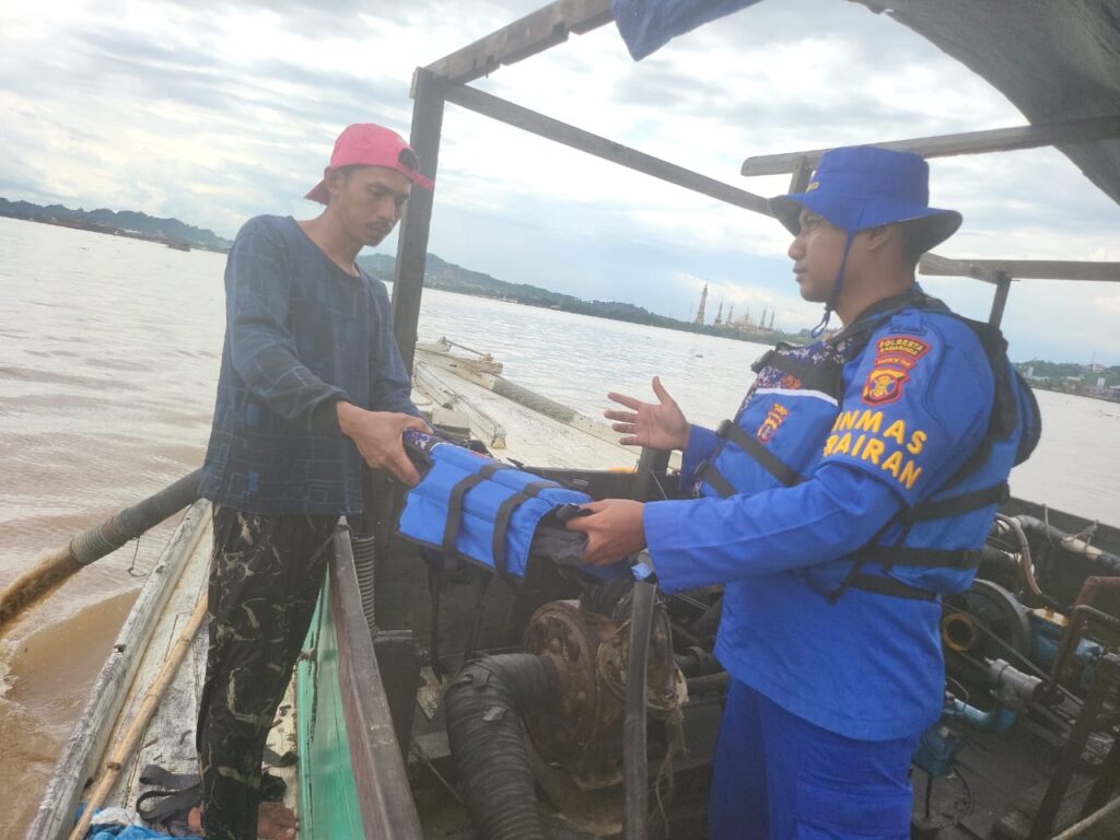 Satpolairud Polresta Samarinda Tingkatkan Keselamatan di Perairan Sungai Mahakam WhatsApp Image 2025 01 23 at 10.02.46 199461c7