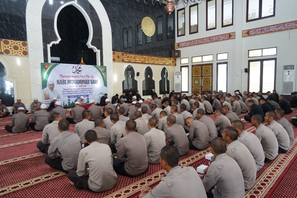 Sat Brimob Polda Kaltim Gelar Doa Bersama dalam Memperingati Isra Mi’raj Nabi Muhammad SAW 1446 H WhatsApp Image 2025 01 25 at 10.16.28 1
