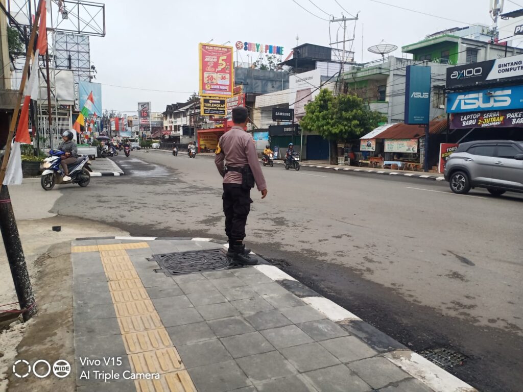 Pastikan Kelancaran Aktivitas Masyarakat, Polsek Samarinda Kota Lakukan Pengaturan Arus Lalin Pagi WhatsApp Image 2025 01 30 at 11.22.52
