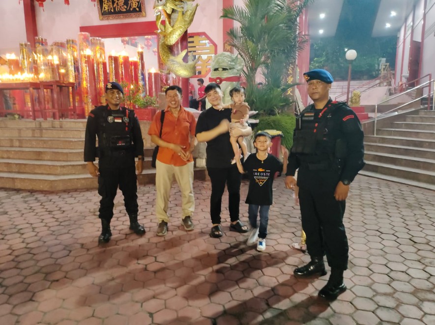 Pastikan Berjalan Aman dan Kondusif, Sat Brimob Polda Kaltim Siaga Jaga Keamanan Perayaan Imlek di Balikpapan brimob