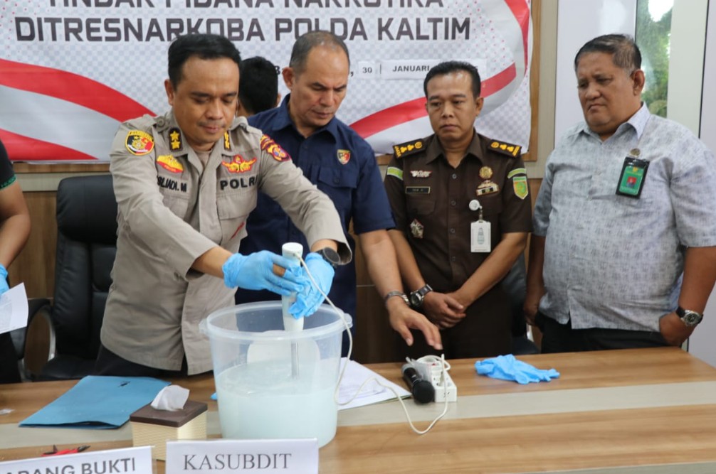Polda Kaltim Musnahkan Barang Bukti 484,84 Gram Sabu narkoba2