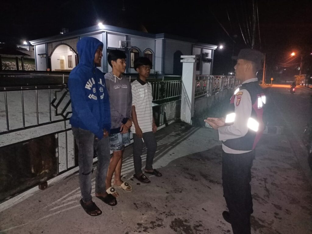 Polsek Muara Komam Gelar Cooling System, Jaga Situasi Kondusif Jelang Pelantikan Bupati dan Wakil Bupati Paser WhatsApp Image 2025 02 01 at 06.26.59 a1743901