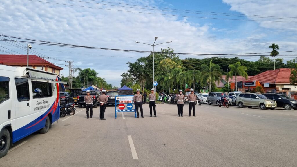 Car Free Day, Sat Lantas Polres Paser Beri Pengamanan serta Lakukan Pengaturan Lalu Lintas WhatsApp Image 2025 02 02 at 11.32.44