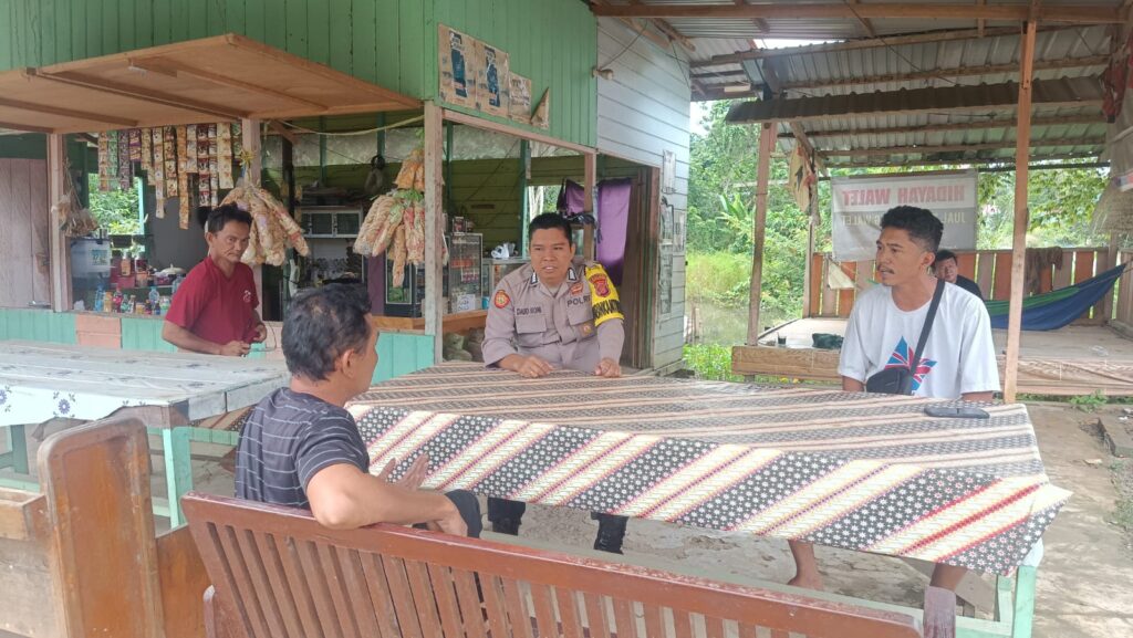 Cooling System Pasca Pilkada Serentak 2024, Polsek Bongan Lakukan Patroli Dialogis ke Rumah Warga Kampung Jambuk Makmur WhatsApp Image 2025 02 03 at 11.27.50