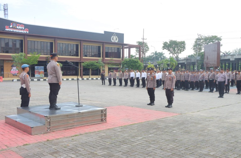 Pimpin Apel Pagi, Wakapolresta Samarinda Tekankan Disiplin dan Kesiapan Personel WhatsApp Image 2025 02 03 at 12.14.13