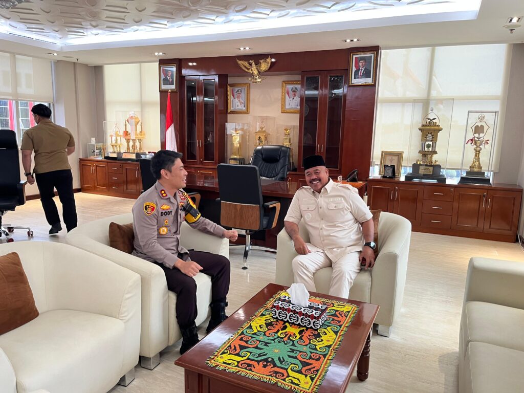 Perkuat Sinergi, Kapolres Kukar AKBP Dody Surya Putra Sambangi Bupati Edi Damansyah WhatsApp Image 2025 02 04 at 08.19.16 e7eb0a47