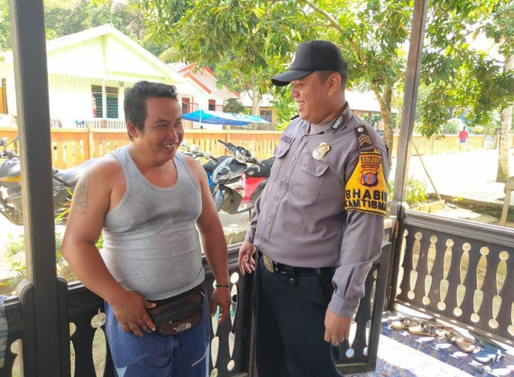 Bhabinkamtibmas Polsek Long Apari Aktif Sambangi Warga dan Berikan Himbauan Kamtibmas WhatsApp Image 2025 02 04 at 11.52.41 2e41bab9