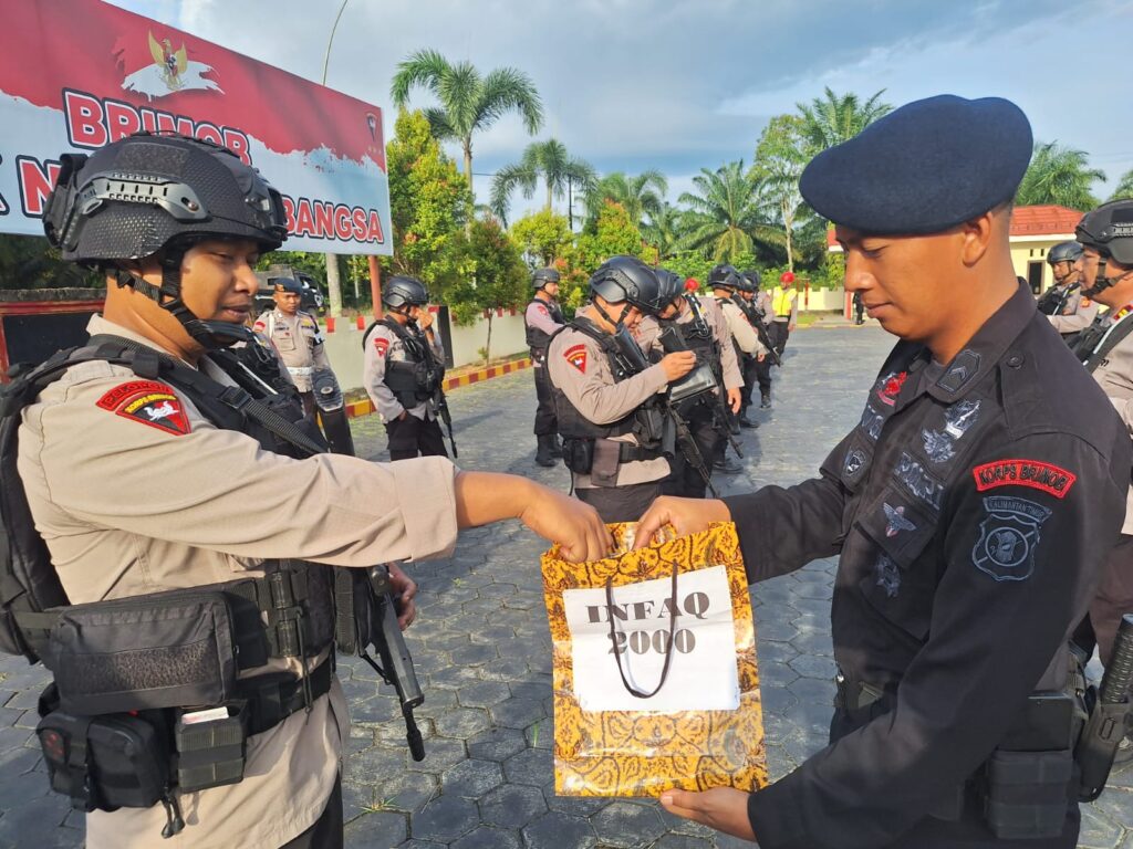 Tebarkan Sedekah, Batalyon C Pelolpor Sat Brimob Polda Kaltim Giatkan Secara Rutin Program Infaq Rp.2000 WhatsApp Image 2025 02 06 at 10.27.02
