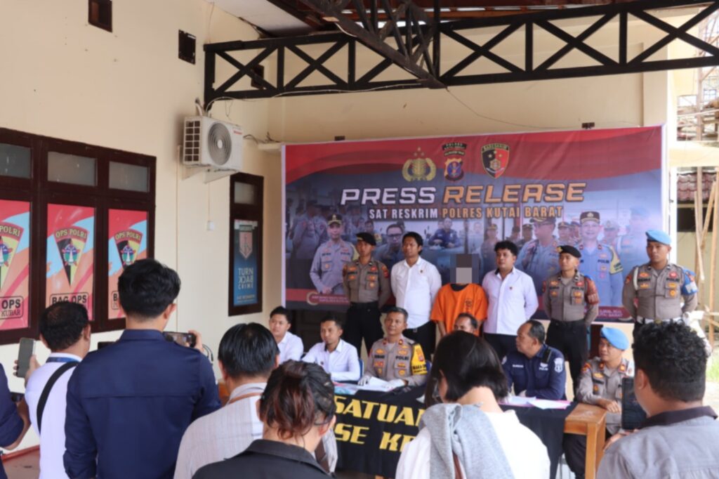 Gelar Konferensi Pers, Polres Kubar Sampaikan Pengungkapan Kasus Kekerasan Seksual beserta Pembunuhan Terhadap Anak Dibawah Umur WhatsApp Image 2025 02 11 at 13.00.22