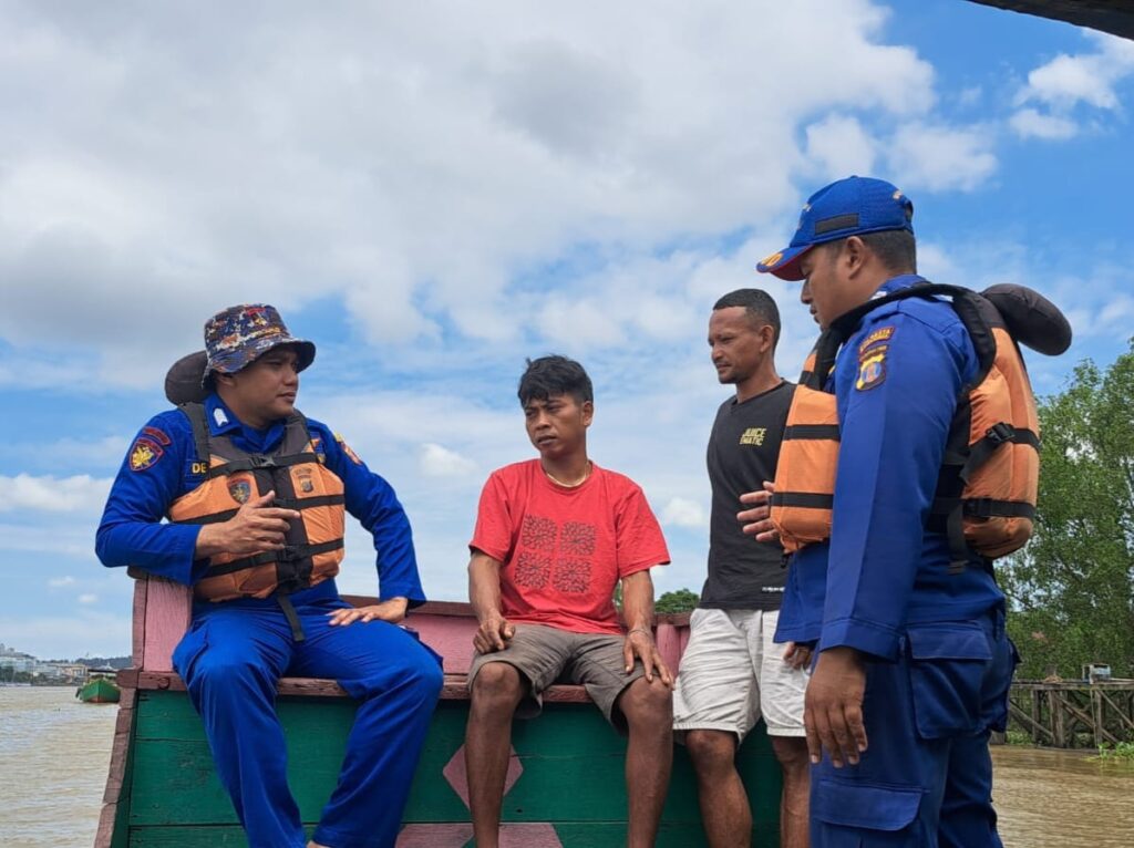 Satpolairud Polresta Samarinda Gelar Patroli Perairan untuk Jaga Keamanan Sungai Mahakam WhatsApp Image 2025 02 13 at 10.17.12 67a0f1d1