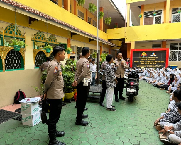 Ops.Keselamatan Mahakam 2025, Ditlantas Polda Kaltim Gelar Sosialisasi Safety Riding Dan Driving Di SMK Panca Dharma Balikpapan WhatsApp Image 2025 02 13 at 12.38.36